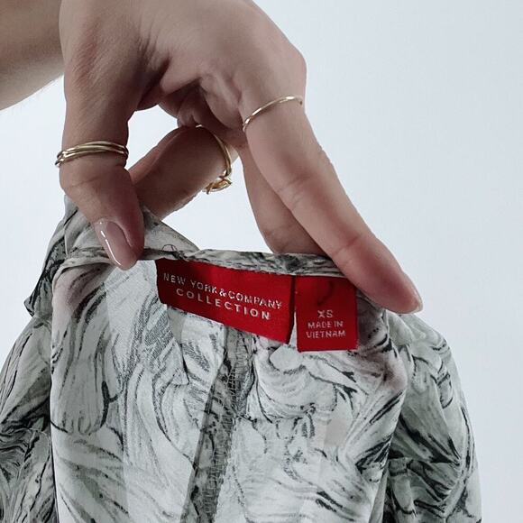 New York & Company Floral Button Down Tunic Top Size XS - Picture 3 of 3